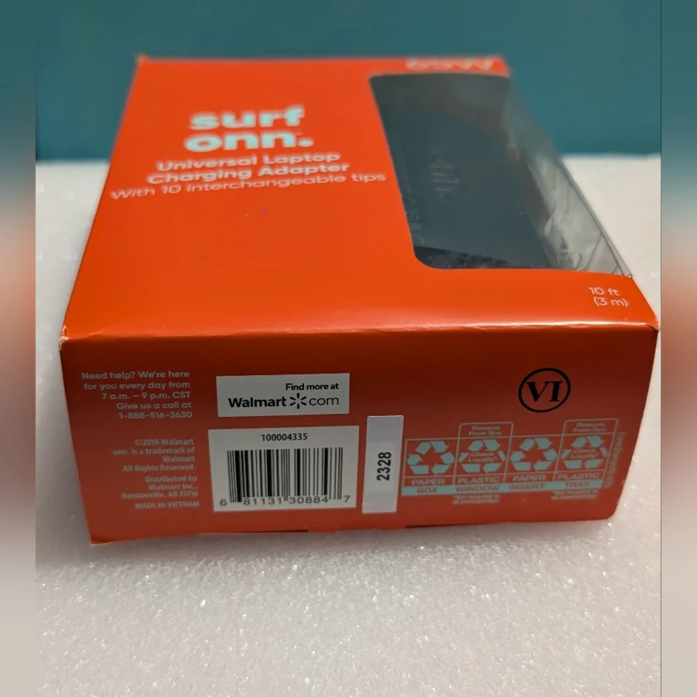 NWT Surf Onn. Universal Laptop Charging Adapter 65W, 10 Tips
